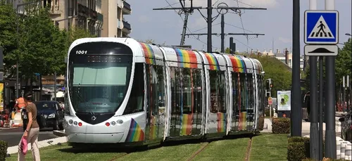 Angers : deux femmes à vélo chutent dans les rails du tram