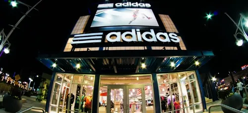 Des sneakers Adidas en édition limitée vendues 0,88€ sèment le chaos !