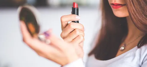 Yoga Skin : la nouvelle tendance beauté qui fait fureur (vidéos)