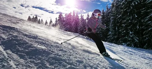 Job de rêve : payé pour dévaler les pistes de ski dans le monde...