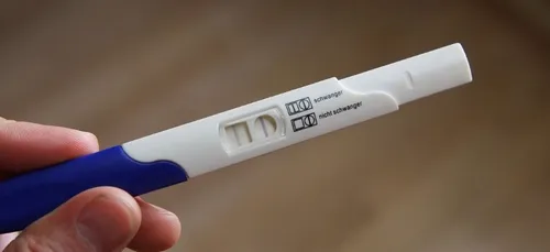 Forcée de faire un test de grossesse pour pouvoir embarquer dans...