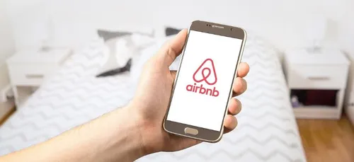 Loué sur Airbnb, son appartement sert au tournage d’un film porno...