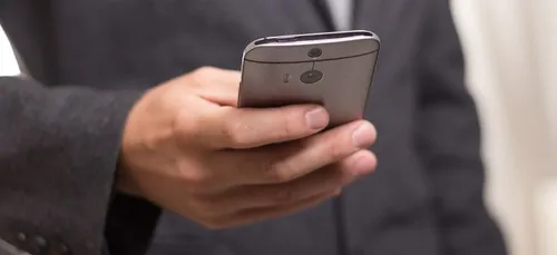 « Je te pensais plus coquine » : les messages d’un proviseur à ses...