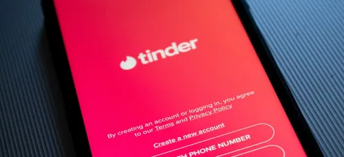 « Trop sexy » pour être sur Tinder, une jeune femme est bannie de...