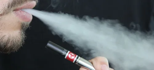Sa cigarette électronique explose et provoque l’incendie de sa maison