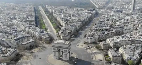 Les images impressionnantes de Paris vu du ciel en plein...