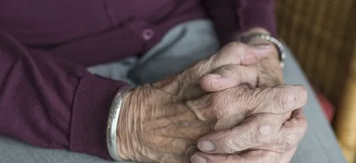 Une septuagénaire écope d’une amende après être venue saluer son...