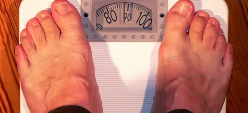 2,5 kg en moyenne : le confinement fait grossir les Français