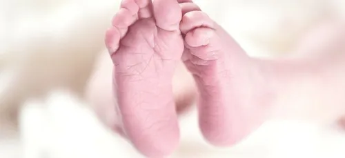 Ce bébé de 3 mois tient déjà debout tout seul (Photos)