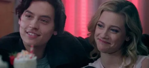« Riverdale » : accusés d’agressions sexuelles, Cole Sprouse et...