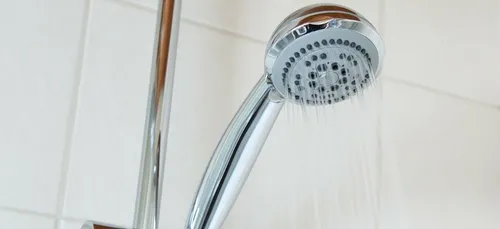 Un élu se douche pendant une réunion virtuelle et oublie d’éteindre...