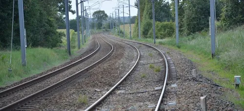 Loiret : un homme de 18 ans percuté par un train près d’Orléans