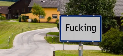 « Fucking » : un village change de nom après plusieurs moqueries...