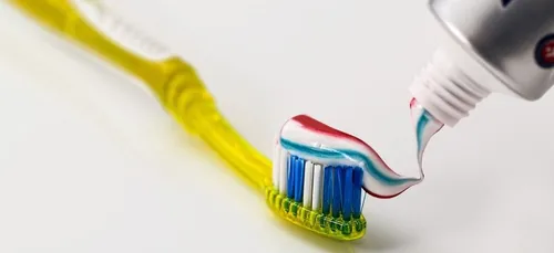 Dentifrice sur votre pénis pour vous booster : la tendance...