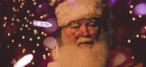 Blois : une manifestation en soutien au Père Noël, insulté et menacé
