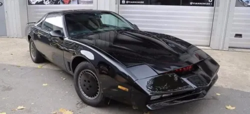 K2000 : David Hasselhoff vend la vraie voiture de la série culte !...