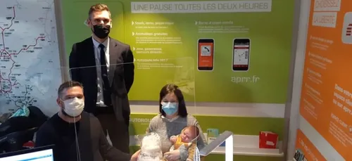 Leur bébé naît sur l'A48, ils remportent un an d’autoroute gratuite
