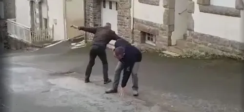 Ils n’arrivent pas à marcher à cause du verglas, leur vidéo devient...