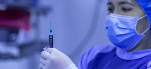 Vaccin anti-Covid : un médecin administre par erreur quatre fois la...