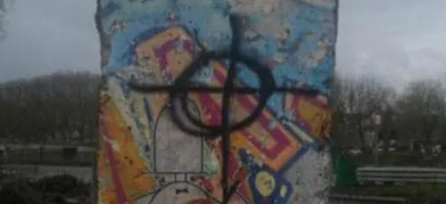 Angers : un pan du mur de Berlin dégradé