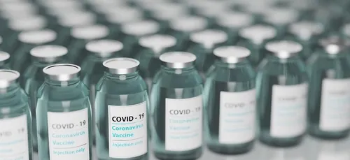Covid-19 : vacciné, il saisit la justice pour échapper au confinement