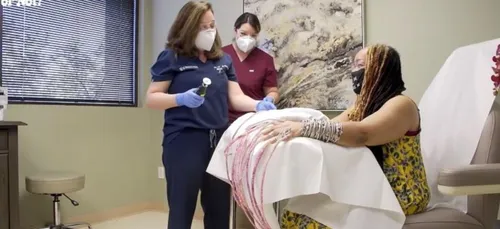 La femme aux plus longs ongles du monde a décidé de les couper pour...