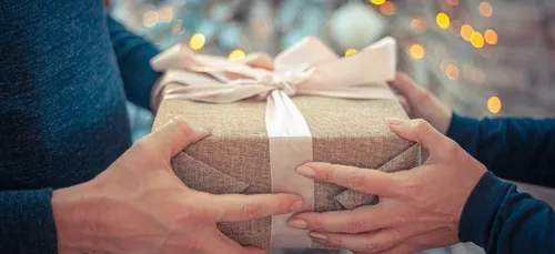 Il sortait avec 35 femmes pour recevoir plus de cadeaux d'anniversaire