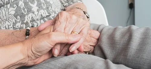 COVID : les droits des résidents d'Ehpad "grandement entravés"...