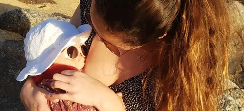 Giflée pour avoir allaité en public : des centaines de femmes...