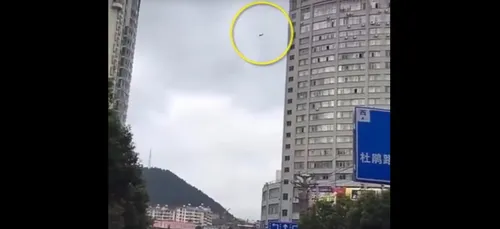 Pour ne pas payer sa chambre d'hôtel, il s'enfuit d'une manière...