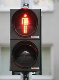 Verbalisé 4 euros pour avoir traversé au rouge !