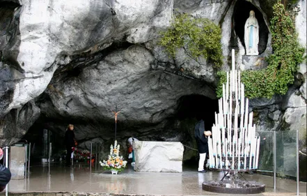 Deux frères escroquent des retraités grâce à des photos religieuses