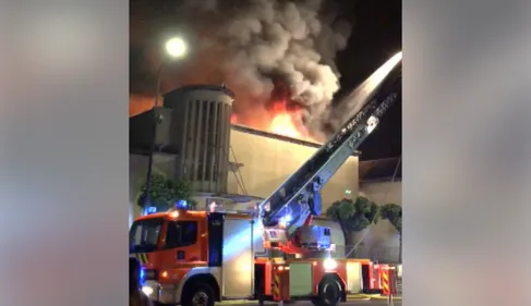 Orléans : la boîte de nuit le Pavillon ravagée par les flammes