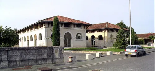 Cognac : Ivre, il tague les murs des Abattoirs