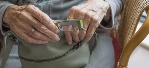 Orléans : des enfants volent le sac d’une femme en pleine rue