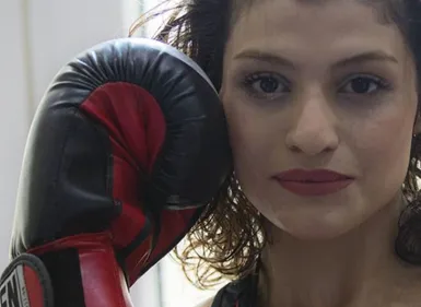 Charente-Maritime : la première boxeuse iranienne combattra ce...