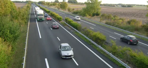 Charente-Maritime : l'A10 coupée après un accident entre Saintes et...