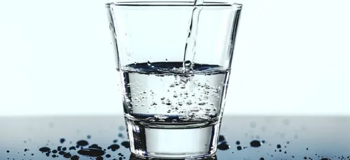 Soda, alcool, café : la nouvelle tendance des boissons incolores !