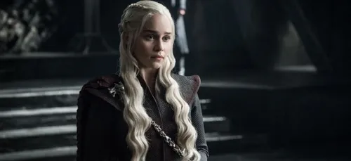 « Game Of Thrones » : Emilia Clarke change de tête !