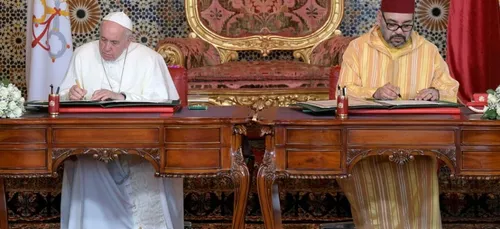 Maroc: le Roi Mohammed VI et le Pape François signent une...