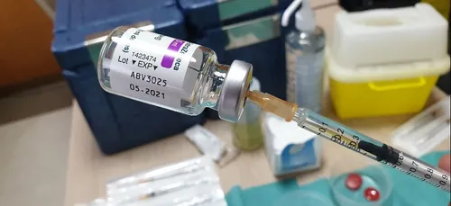 Covid-19 : le vaccin AstraZeneca suspendu en France