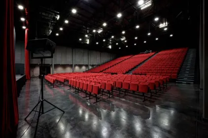 FINI! Théâtre au Zephyr à Hem