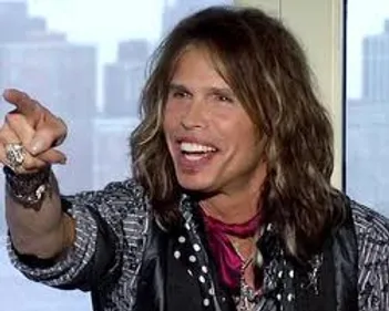 Steven Tyler se casse les dents dans sa baignoire