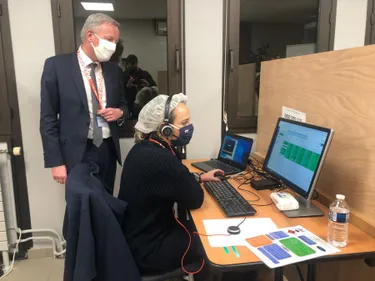 3ème dose du vaccin en Mayenne : le nombre d'agents au centre...