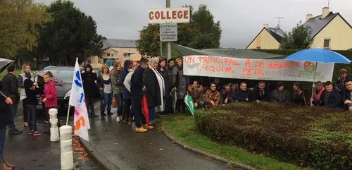 Collège du Val de Vire : mobilisation contre le retour du principal !