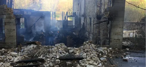 Une maison détruite par les flammes dans les Vaux de Vire