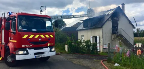 une maison détruite pas les flammes à Saint-Sever