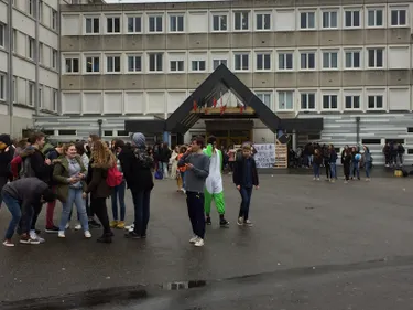 Les élèves du lycée Marie Curie se mobilisent contre la réforme du Bac