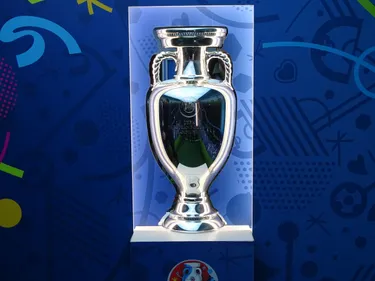 Le trophée de l'Euro 2016 en gare de Nantes ce jeudi