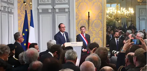 "Les masques sont tombés" lors du débat selon François Hollande, en...